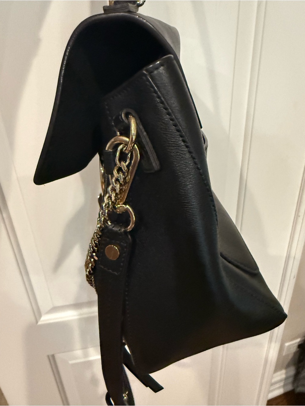 Chloe Faye Day Black Leather Shoulder Bag with Gold Ring and Chain - Picture 6 of 6